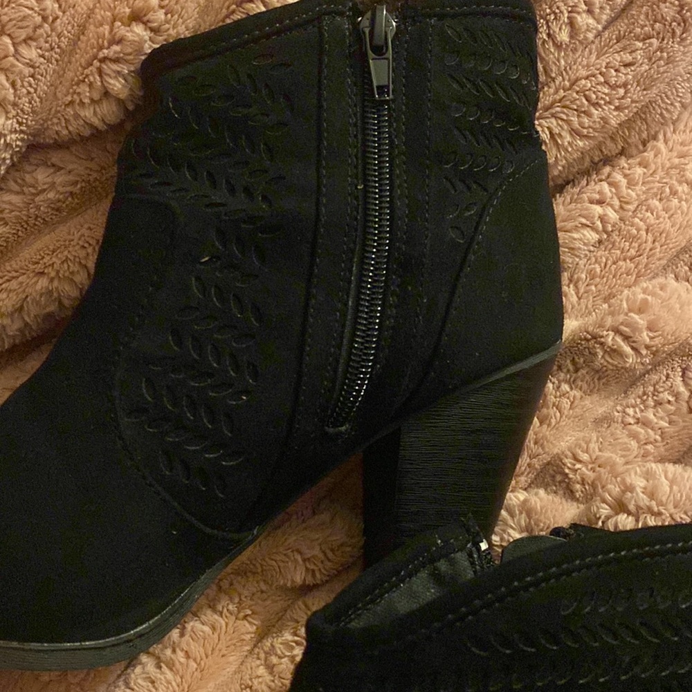 Like New Ana heel boots size 8 🖤🖤🖤🖤 - Picture 5 of 8